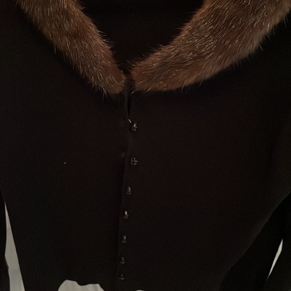 Elegant sweater button down with fur collar - Picture 4 of 5